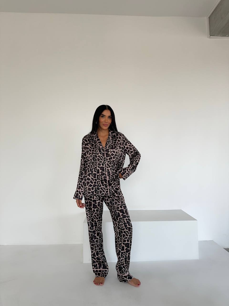 Leopar Desenli Ipek Saten Pijama Takımı - Fotoğraf 5